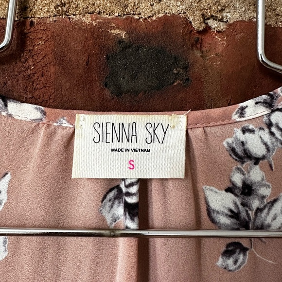 Pink blouse - Picture 3 of 3